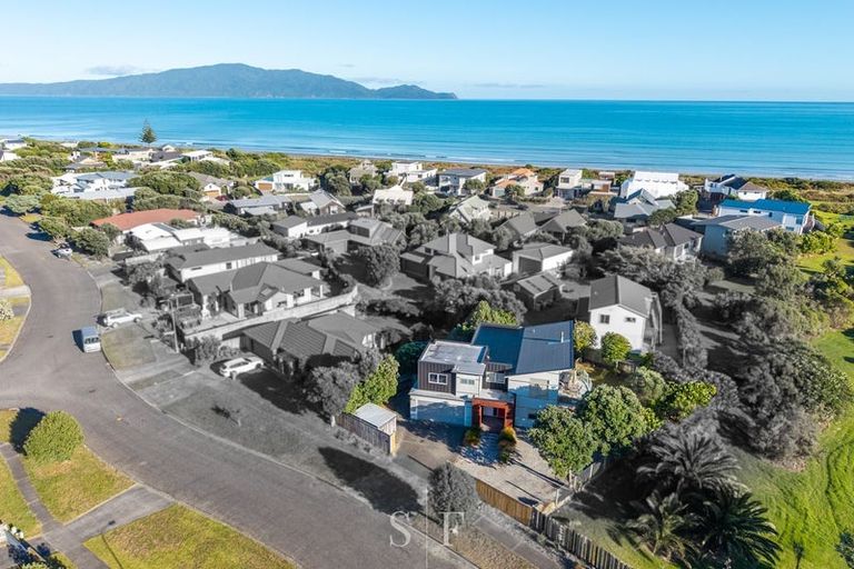 Photo of property in 155 Field Way, Waikanae Beach, Waikanae, 5036