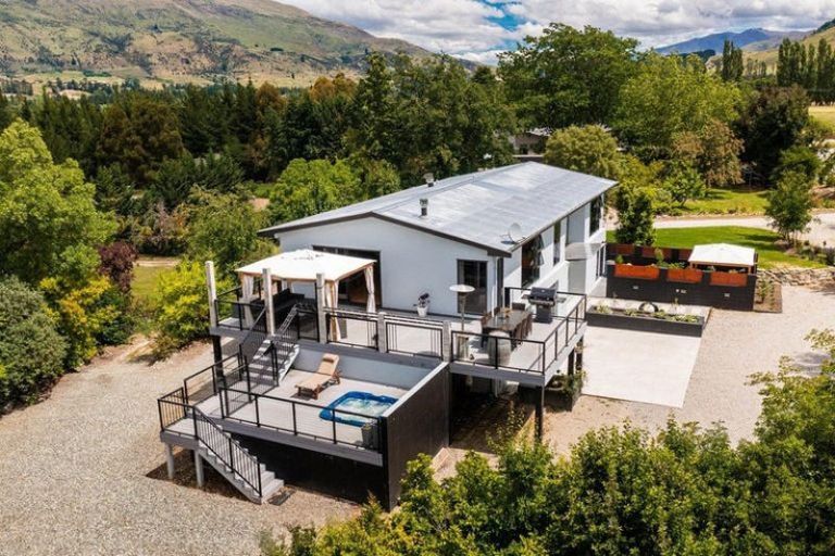 Photo of property in 289 Riverbank Road, Wanaka, 9382