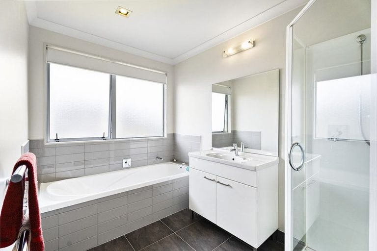 Photo of property in 17 Roseville Road, Gulf Harbour, Whangaparaoa, 0930