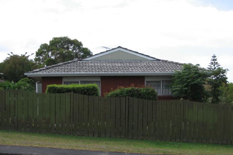 Photo of property in 4 Butterworth Drive, Glendene, Auckland, 0602