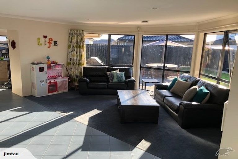 Photo of property in 33 Greig Place, Pukekohe, 2120