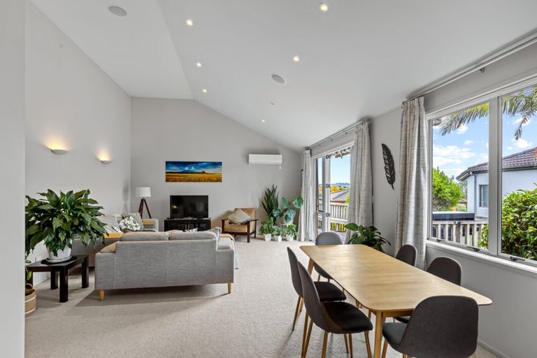 Photo of property in 12 Jelas Road, Red Beach, 0932