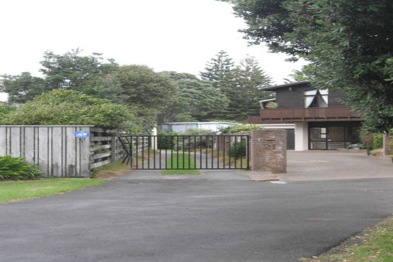 Photo of property in 21 Groves Road, Raumati Beach, Paraparaumu, 5032