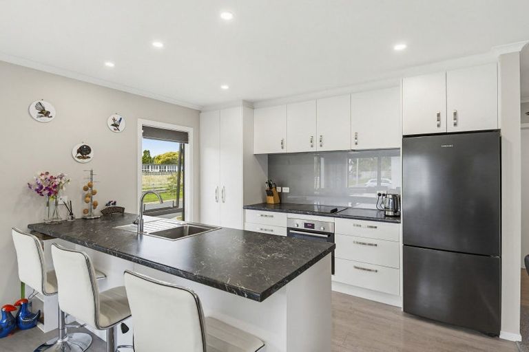 Photo of property in 12 Enereta Road, Otaki, 5512