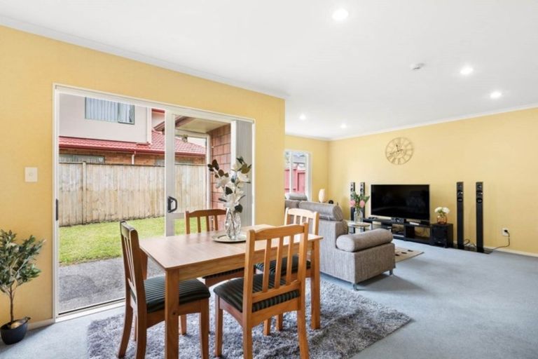 Photo of property in 12 Franshell Crescent, East Tamaki, Auckland, 2013