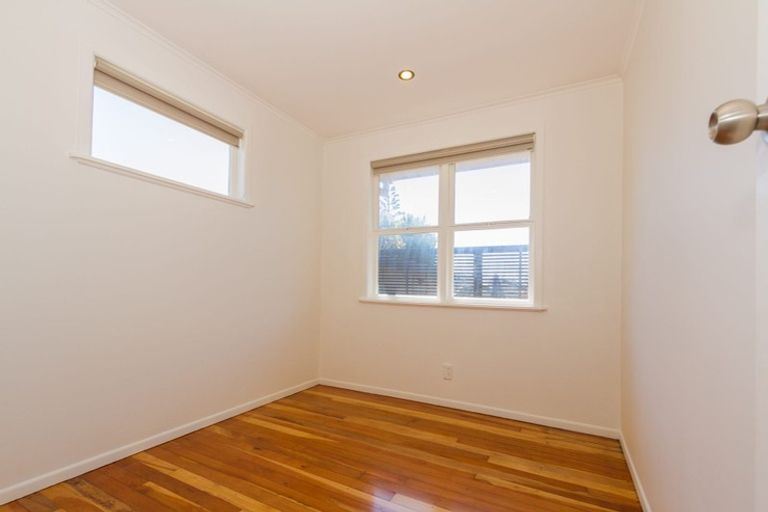 Photo of property in 11 Rewa Street, New Lynn, Auckland, 0600