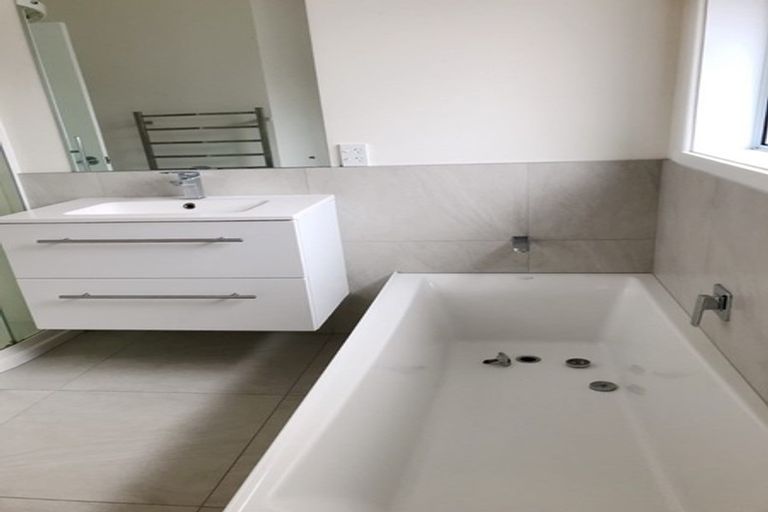 Photo of property in 32 Landon Avenue, Mangere East, Auckland, 2024