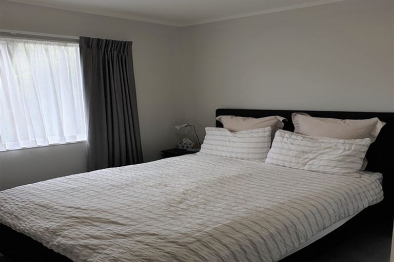 Photo of property in 32b Edgewater Parade, Waiuku, 2123