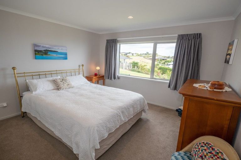 Photo of property in 6 Christine Drive, Coopers Beach, 0420