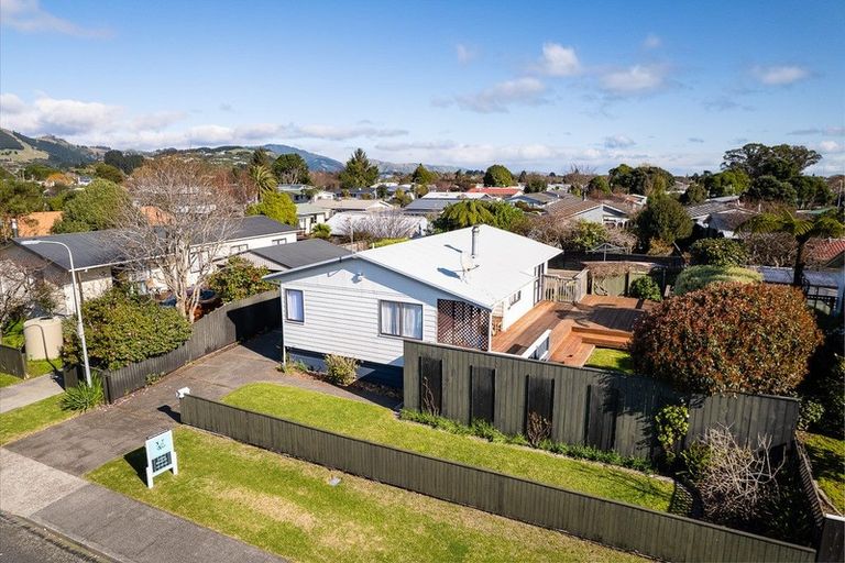 Photo of property in 5 Spackman Crescent, Paraparaumu, 5032