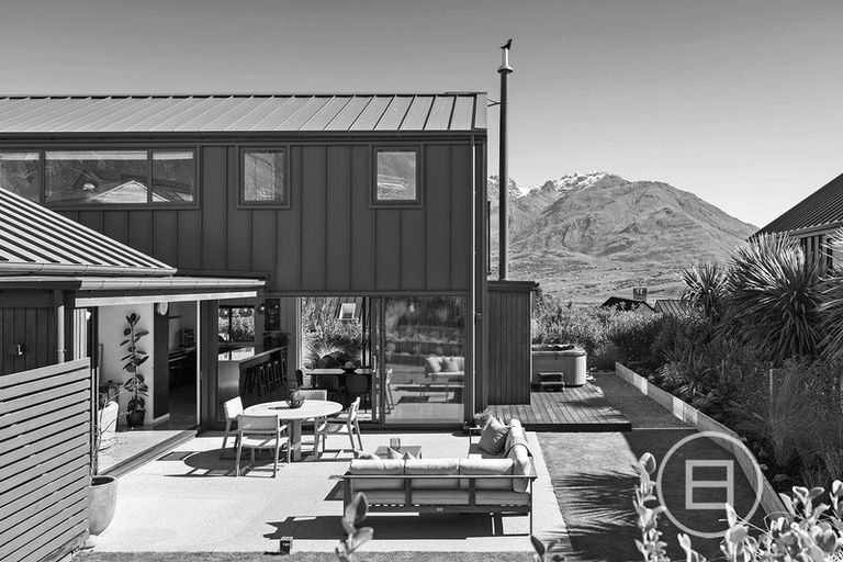 Photo of property in 9 Falconer Rise, Jacks Point, Queenstown, 9371