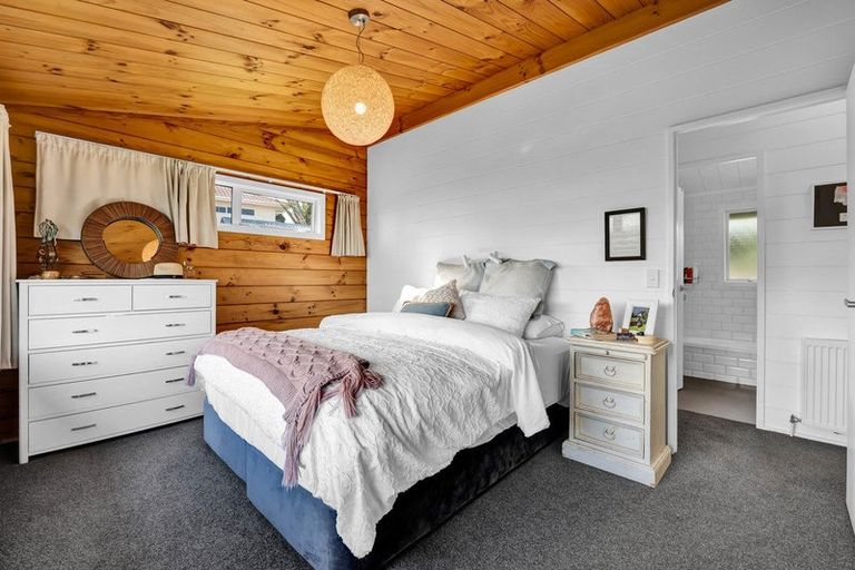 Photo of property in 3 Mallinder Place, Oakura, 4314