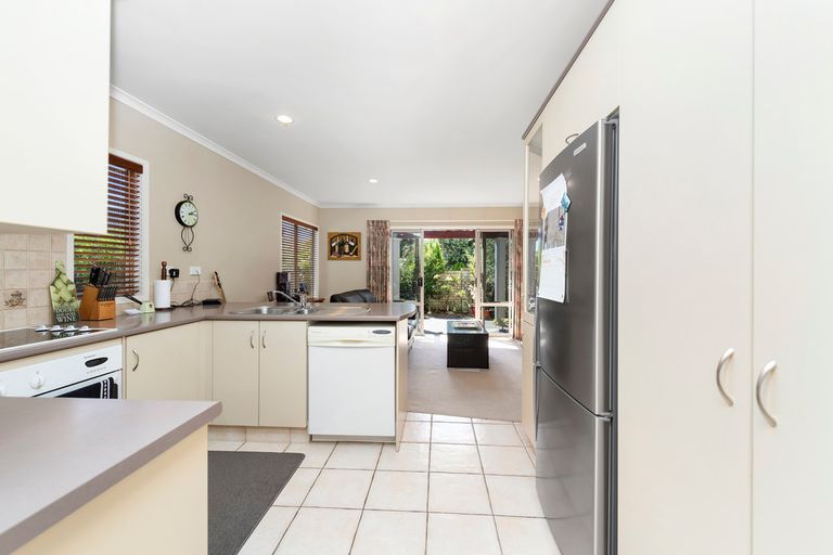 Photo of property in 18 Araroa Place, Papamoa Beach, Papamoa, 3118