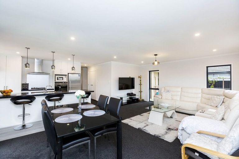 Photo of property in 10 Passchendaele Grove, Trentham, Upper Hutt, 5018