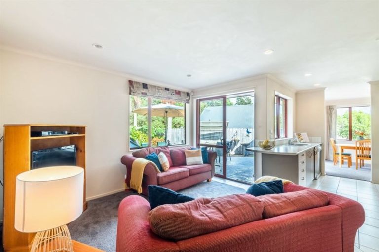 Photo of property in 21 Nimstedt Avenue, Oteha, Auckland, 0632