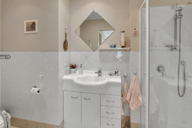 Photo of property in 100 Howe Street, Howick, Auckland, 2014