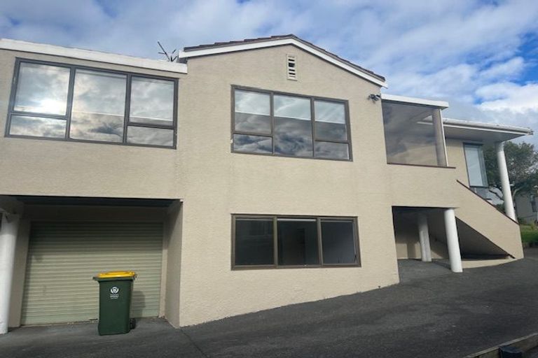 Photo of property in 9 Gwenand Place, Botany Downs, Auckland, 2010