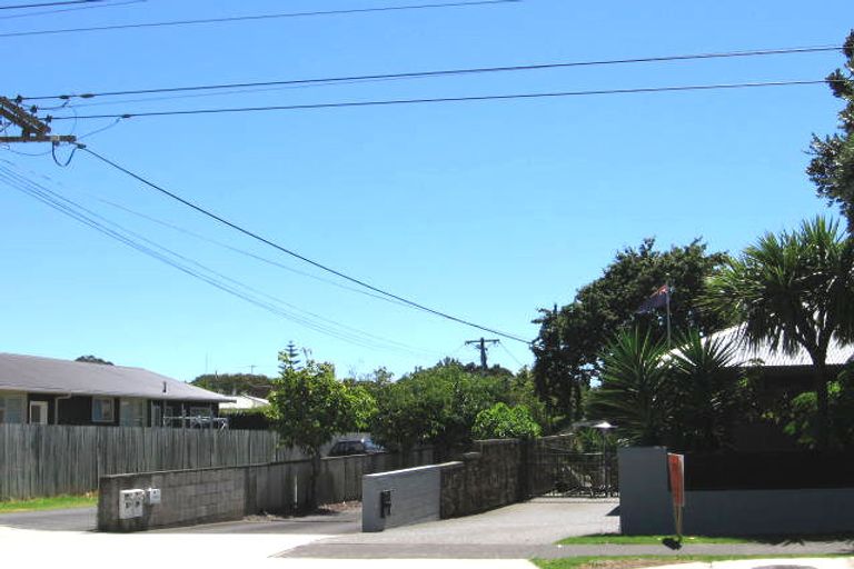 Photo of property in 1/11a Alma Road, Milford, Auckland, 0620
