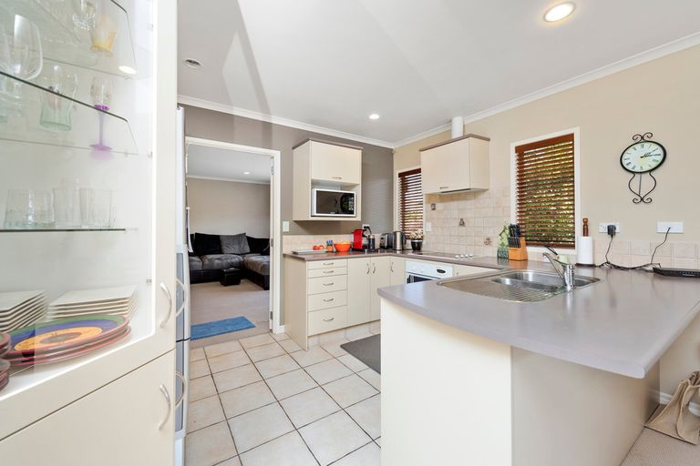 Photo of property in 18 Araroa Place, Papamoa Beach, Papamoa, 3118