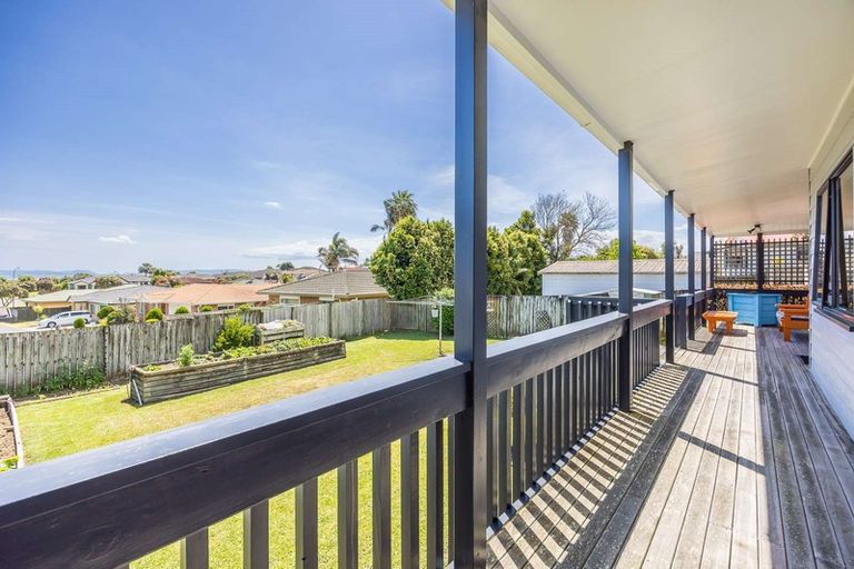 Photo of property in 32 Wai Iti Place, Clendon Park, Auckland, 2103