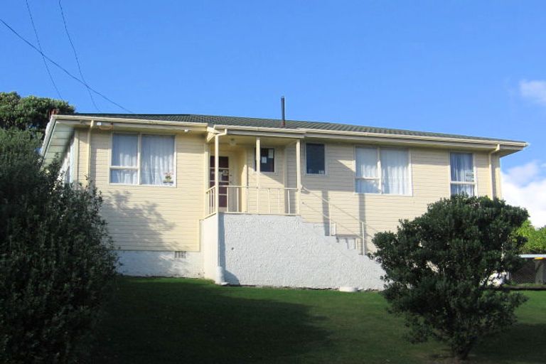 Photo of property in 11 Taupiri Crescent, Titahi Bay, Porirua, 5022