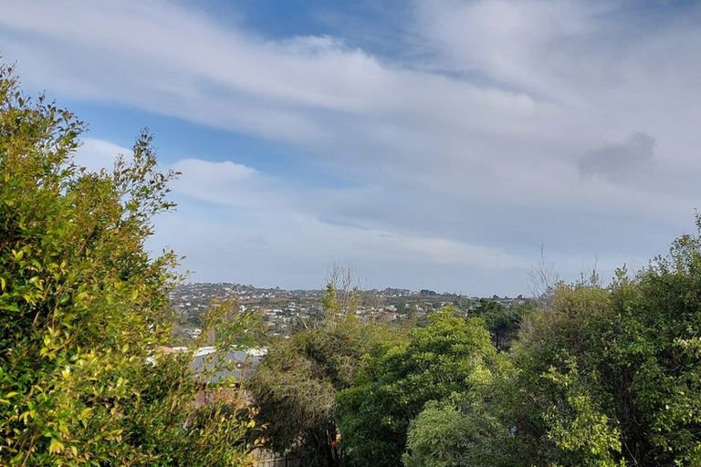 Photo of property in 2/328 East Coast Road, Sunnynook, Auckland, 0632