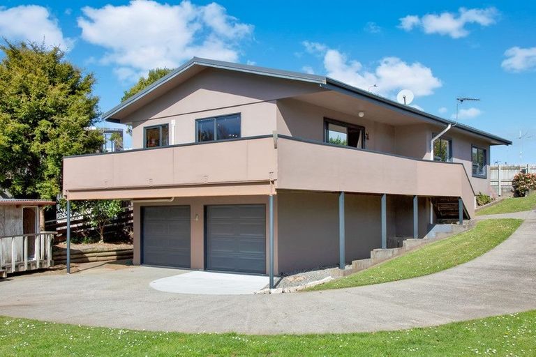 Photo of property in 7 Warren Place, Frankleigh Park, New Plymouth, 4310