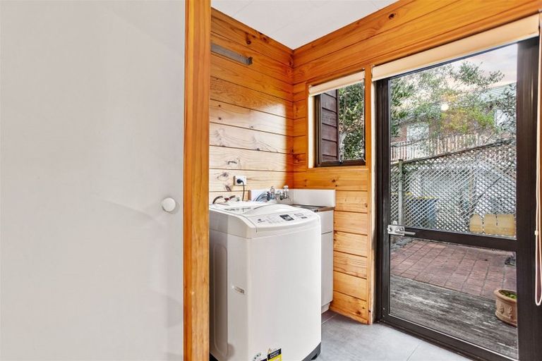 Photo of property in 22 Worthington Place, West Harbour, Auckland, 0618