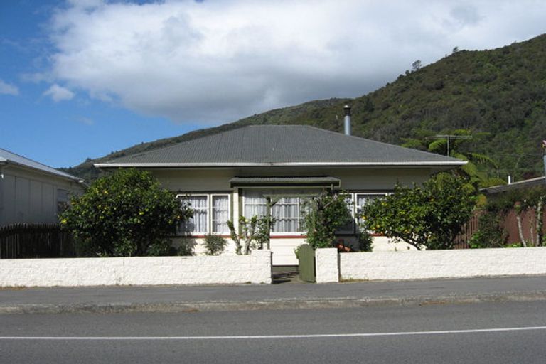 Photo of property in 10 Nelson Square, Picton, 7220