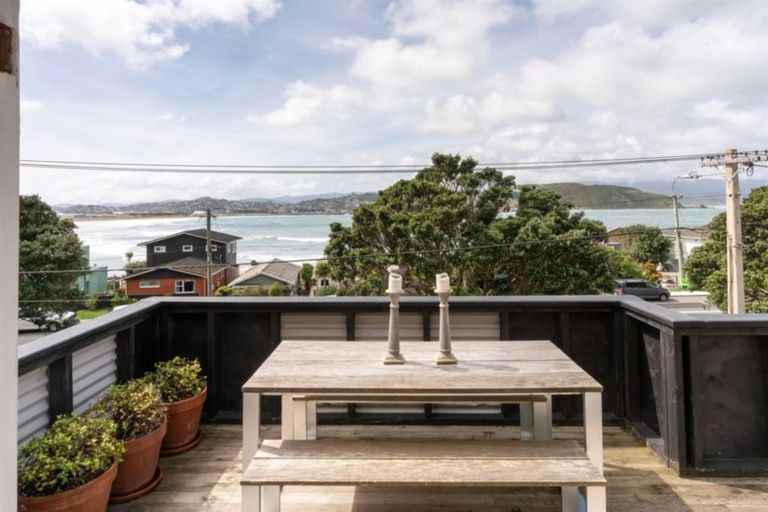 Photo of property in 278 Queens Drive, Lyall Bay, Wellington, 6022