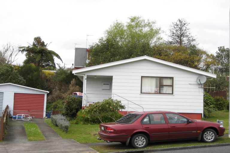 Photo of property in 42 Riversdale Drive, Merrilands, New Plymouth, 4312