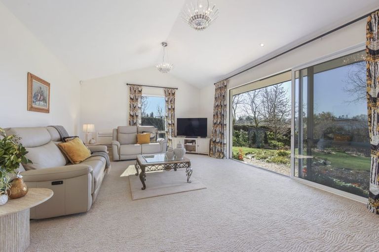 Photo of property in 72 Oakgrove Drive, Rangiora, 7400