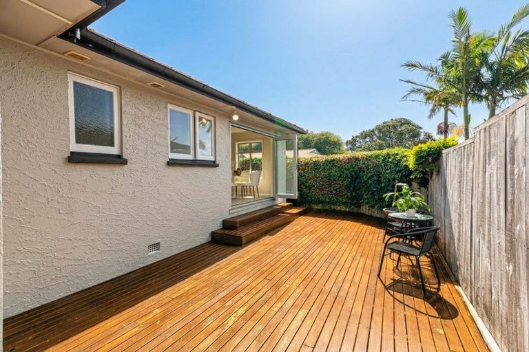 Photo of property in 1/9 Corrella Road, Belmont, Auckland, 0622