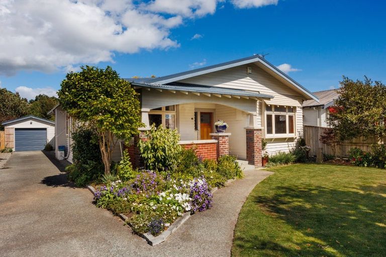 Photo of property in 15 Miro Street, Takaro, Palmerston North, 4410