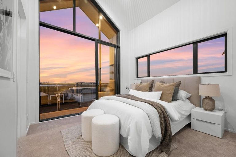 Photo of property in 27b Dawnhaven Drive, Te Atatu Peninsula, Auckland, 0610