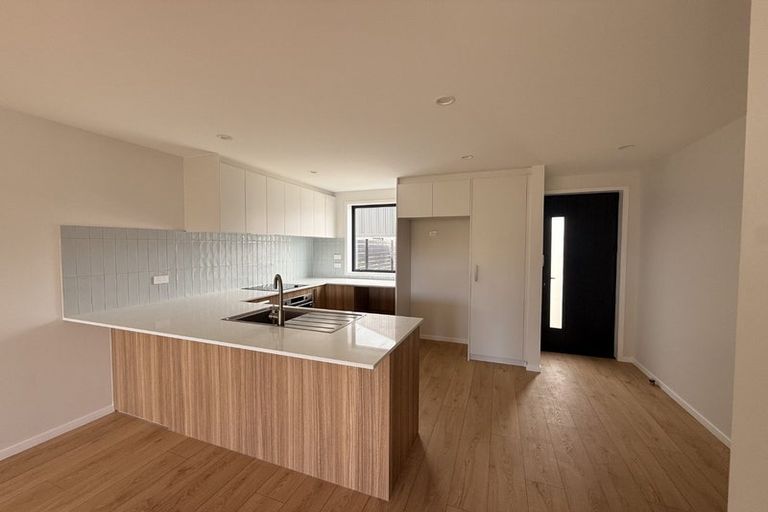 Photo of property in 3/1 Scott Road, Hobsonville, Auckland, 0616