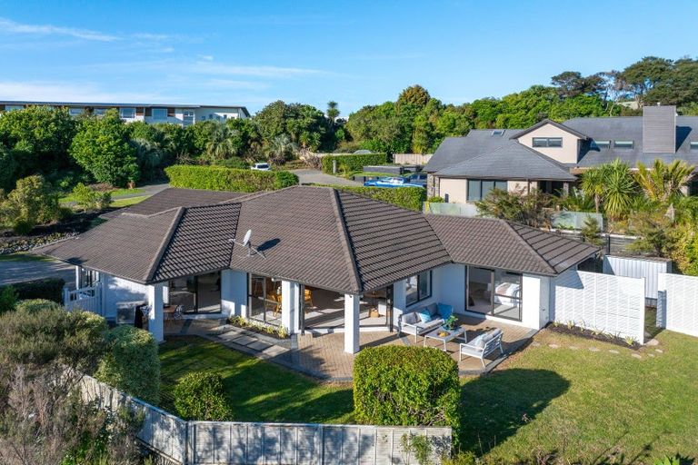 Photo of property in 72 Blue Heron Rise, Stanmore Bay, Whangaparaoa, 0932