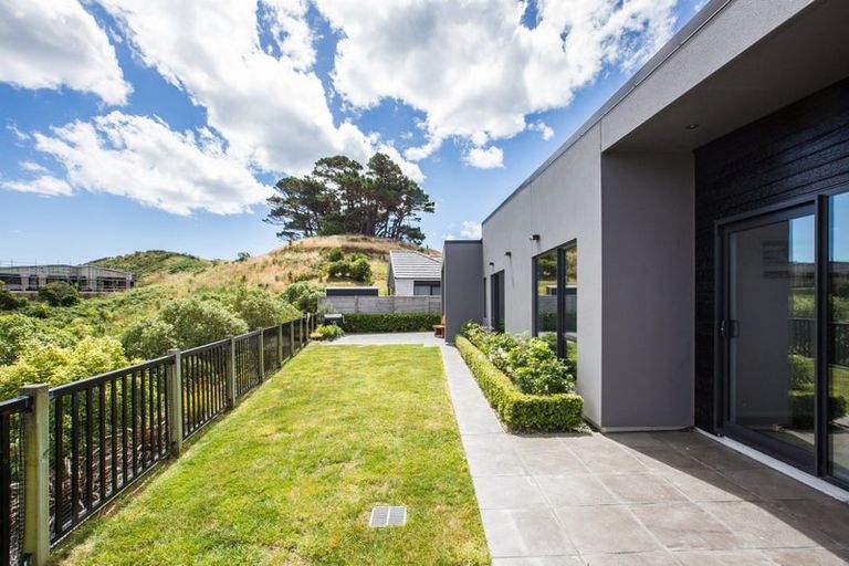 Photo of property in 55 Queen Charlotte Drive, Aotea, Porirua, 5024