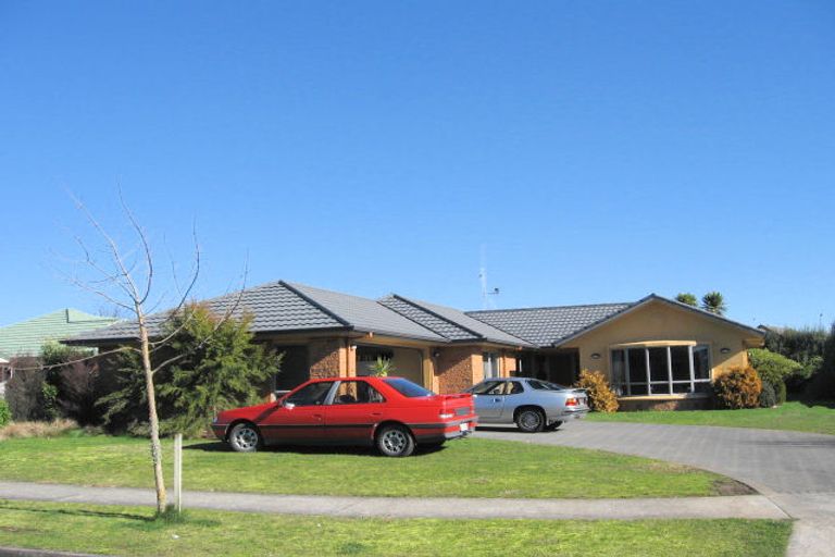 Photo of property in 6 Waipuna Place, Rototuna, Hamilton, 3210