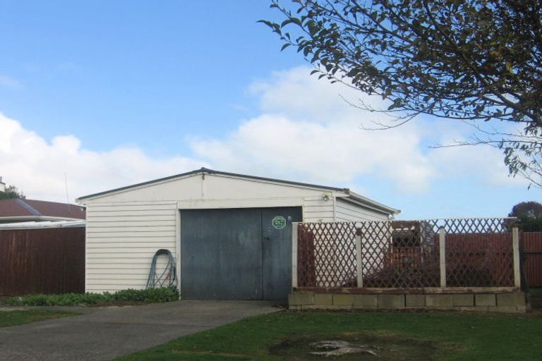 Photo of property in 46 Sutherland Crescent, Westbrook, Palmerston North, 4412
