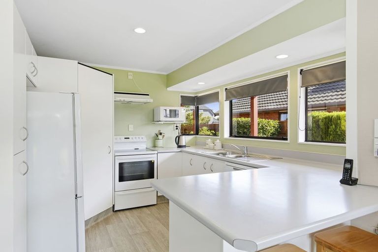 Photo of property in 28 De Menech Grove, Avalon, Lower Hutt, 5011