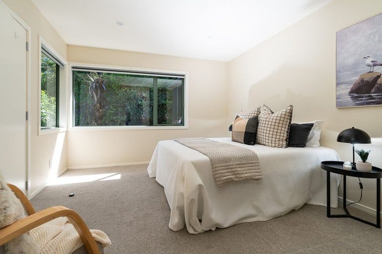 Photo of property in 2 Huntingdon Street, Northland, Wellington, 6012