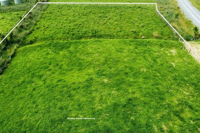 Photo of property in 13 Robertson Close, Manakau, 5583