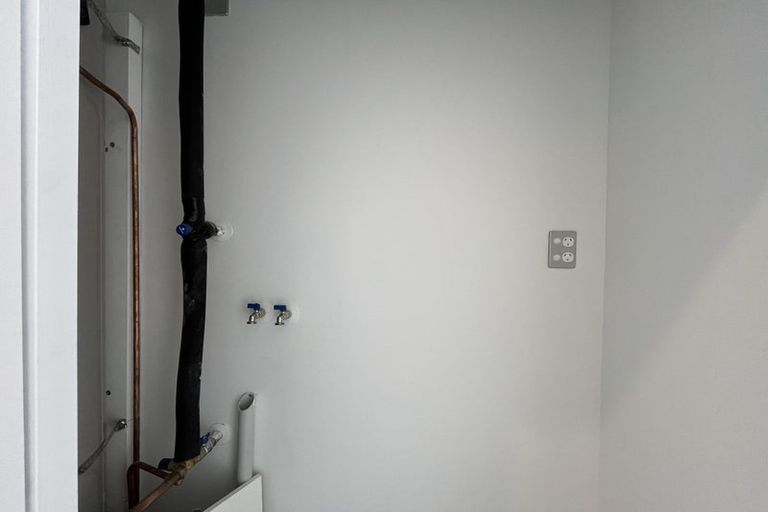 Photo of property in 8/18 Sylvan Crescent, Te Atatu South, Auckland, 0610