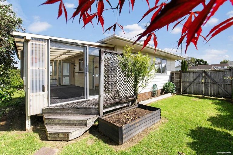 Photo of property in 1 Medina Place, Half Moon Bay, Auckland, 2012