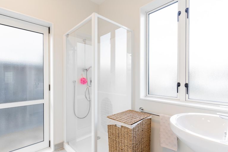 Photo of property in 5 Stitchbird Crescent, Papakura, 2110