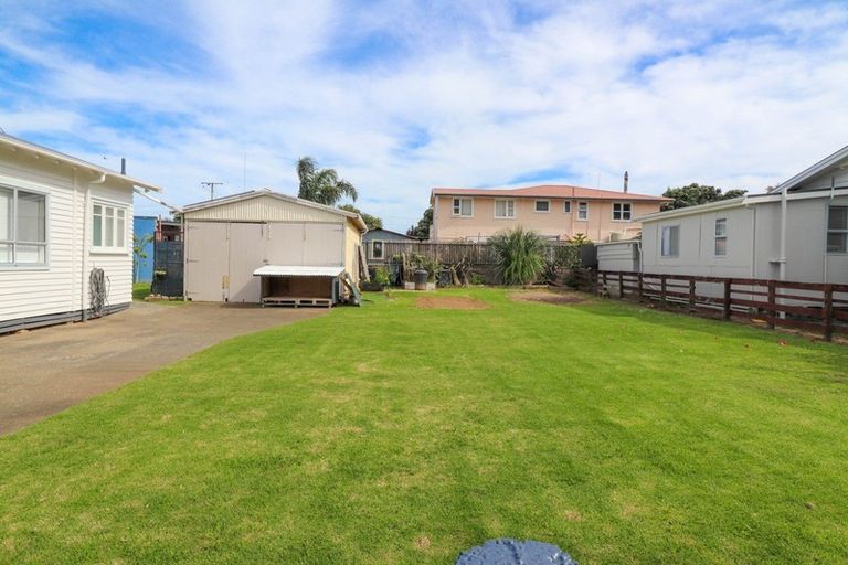 Photo of property in 12 Aputa Avenue, Te Puru, Thames, 3575