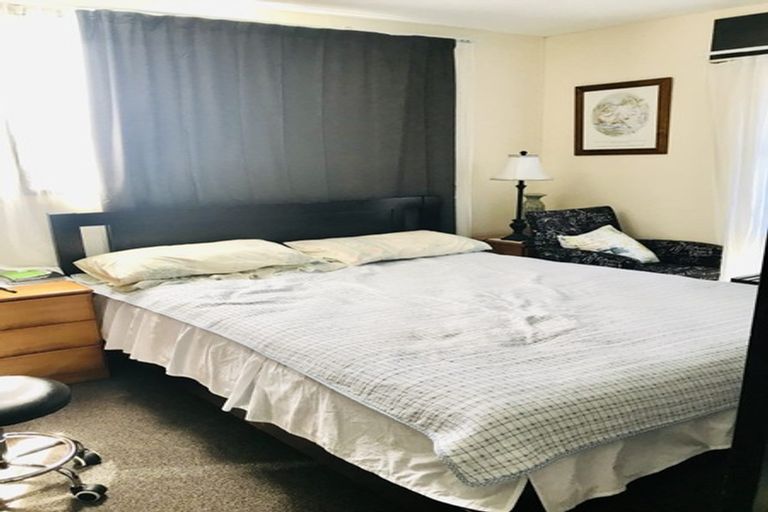 Photo of property in 2/16 Barneys Farm Road, Clendon Park, Auckland, 2103