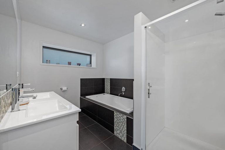 Photo of property in 15 Beechwood Road, Rothesay Bay, Auckland, 0630