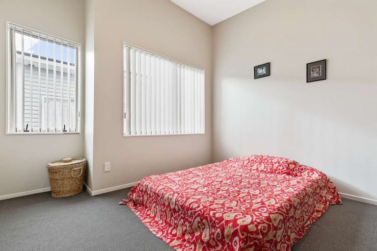 Photo of property in 11/6 Islington Avenue, New Lynn, Auckland, 0600